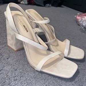 Never worn nude fashion nova heels